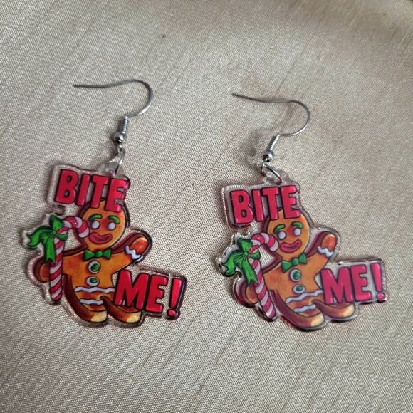 "Bite Me" rude funny gingerbread man cookie christmas earrings - Picture 1 of 1
